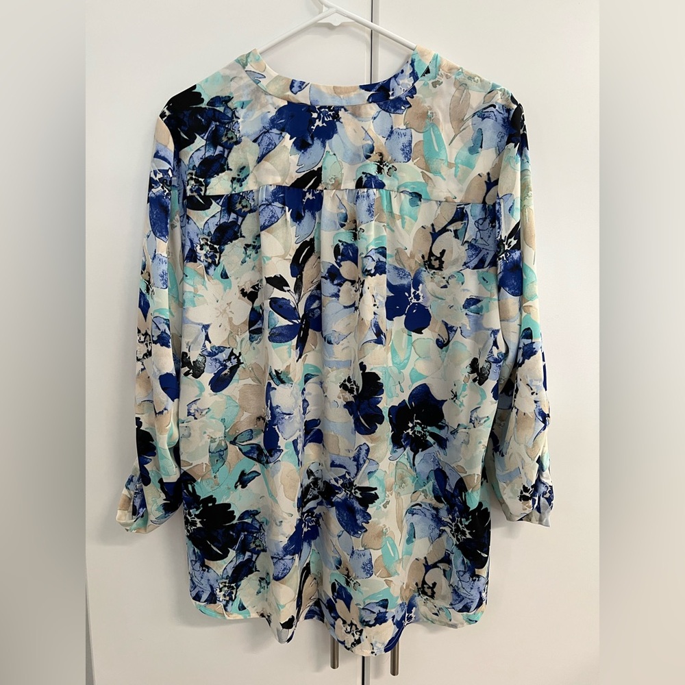 Anne Klein Blue Graphic 3/4 Sleeve Blouse Sz PXL - Picture 2 of 5